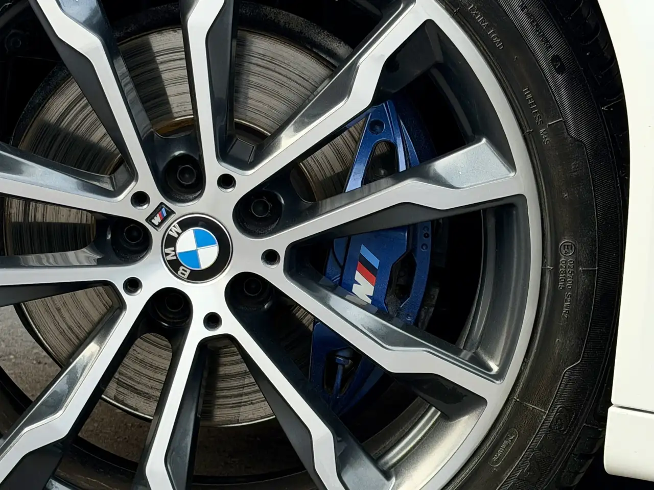 BMW X4 photo BMW X4