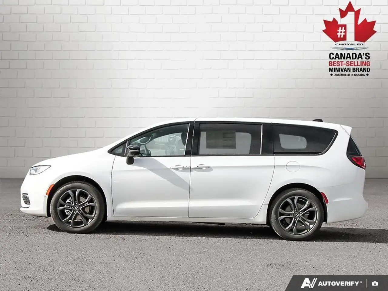 Chrysler Pacifica photo Chrysler Pacifica