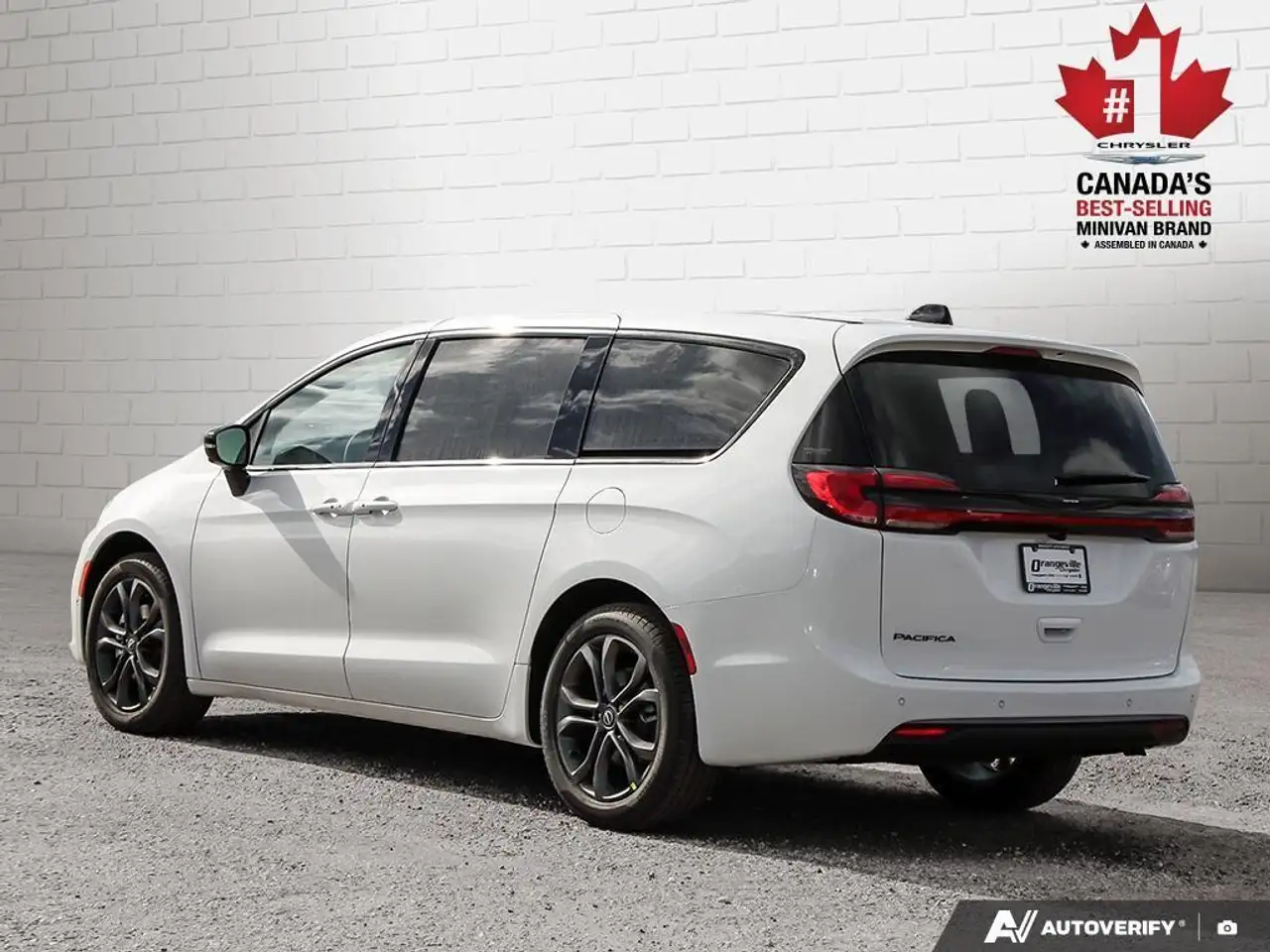 Chrysler Pacifica photo Chrysler Pacifica