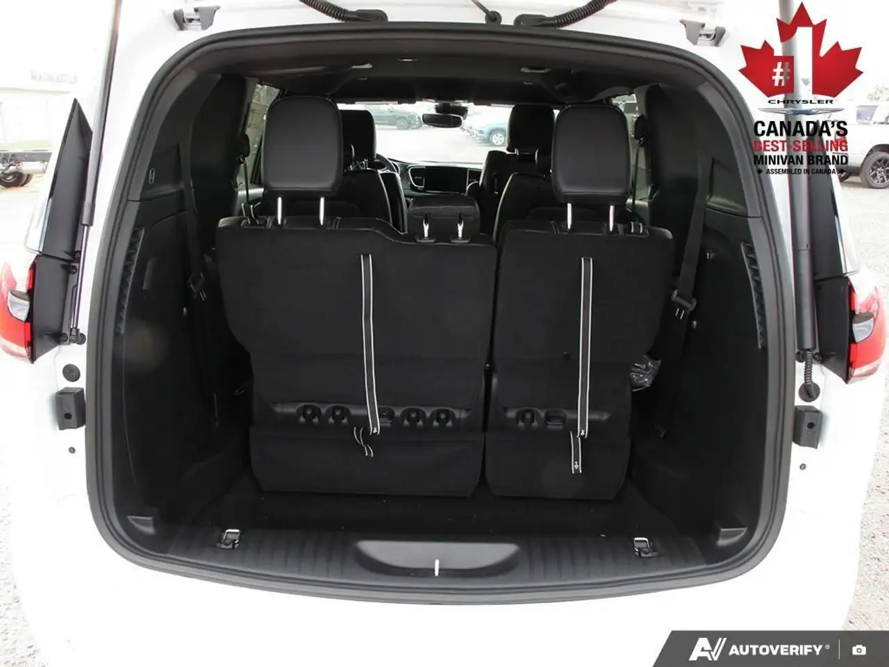 Chrysler Pacifica photo Chrysler Pacifica