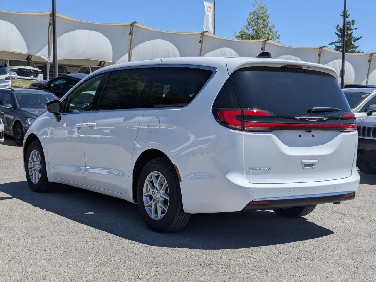 Chrysler Pacifica снимка Chrysler Pacifica