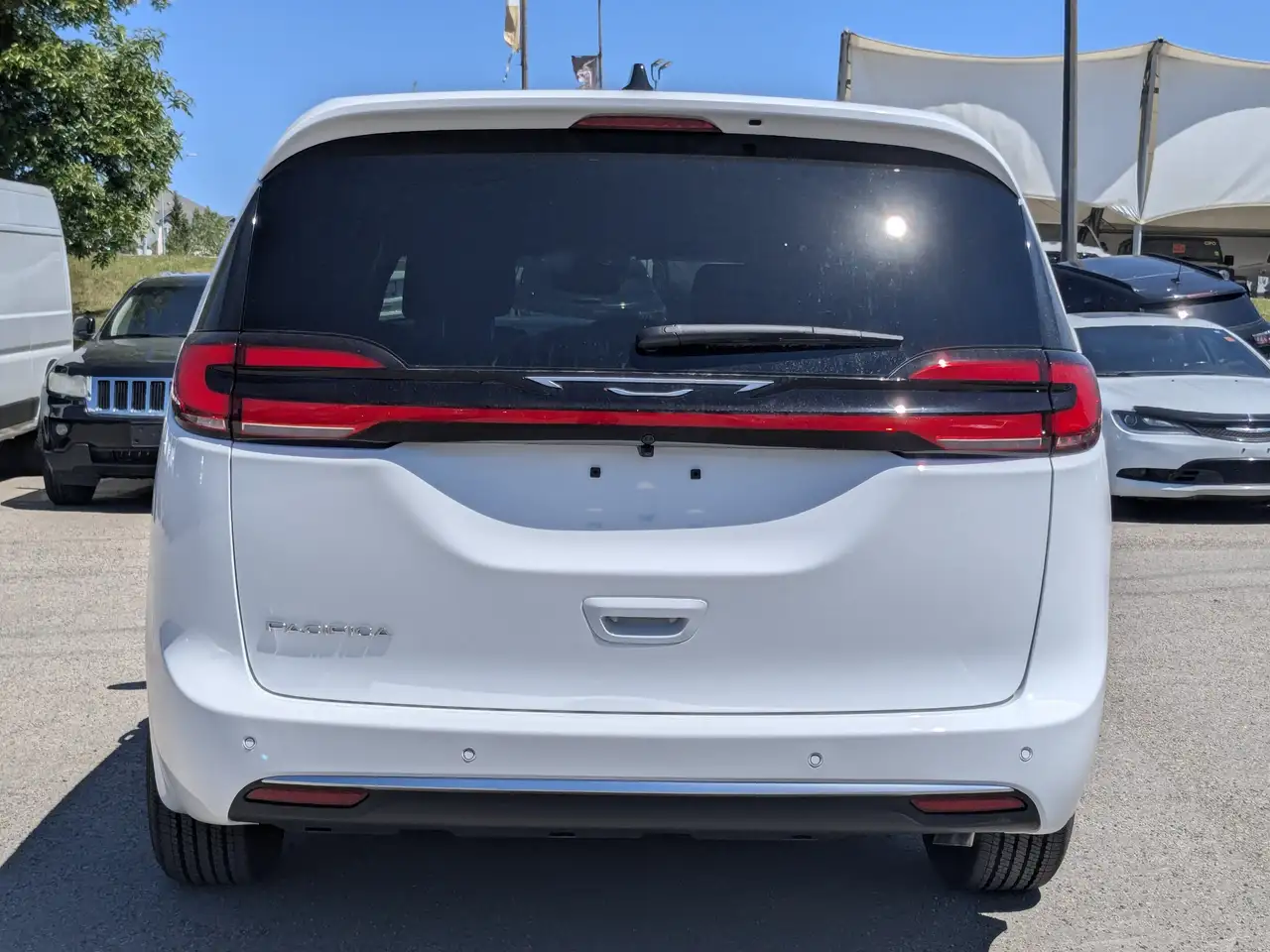 Chrysler Pacifica снимка Chrysler Pacifica
