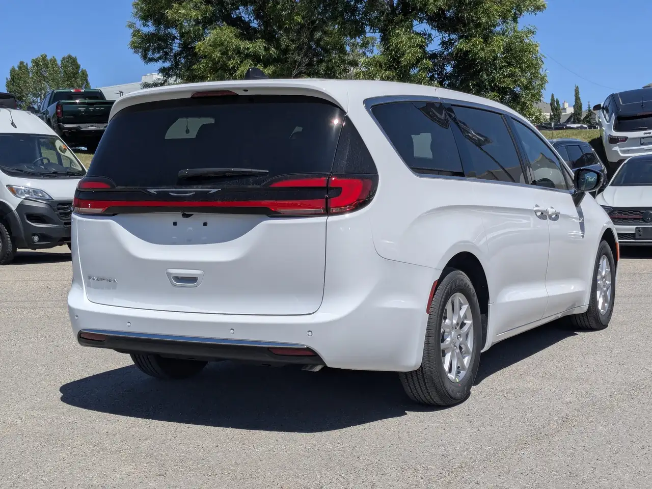 Chrysler Pacifica снимка Chrysler Pacifica