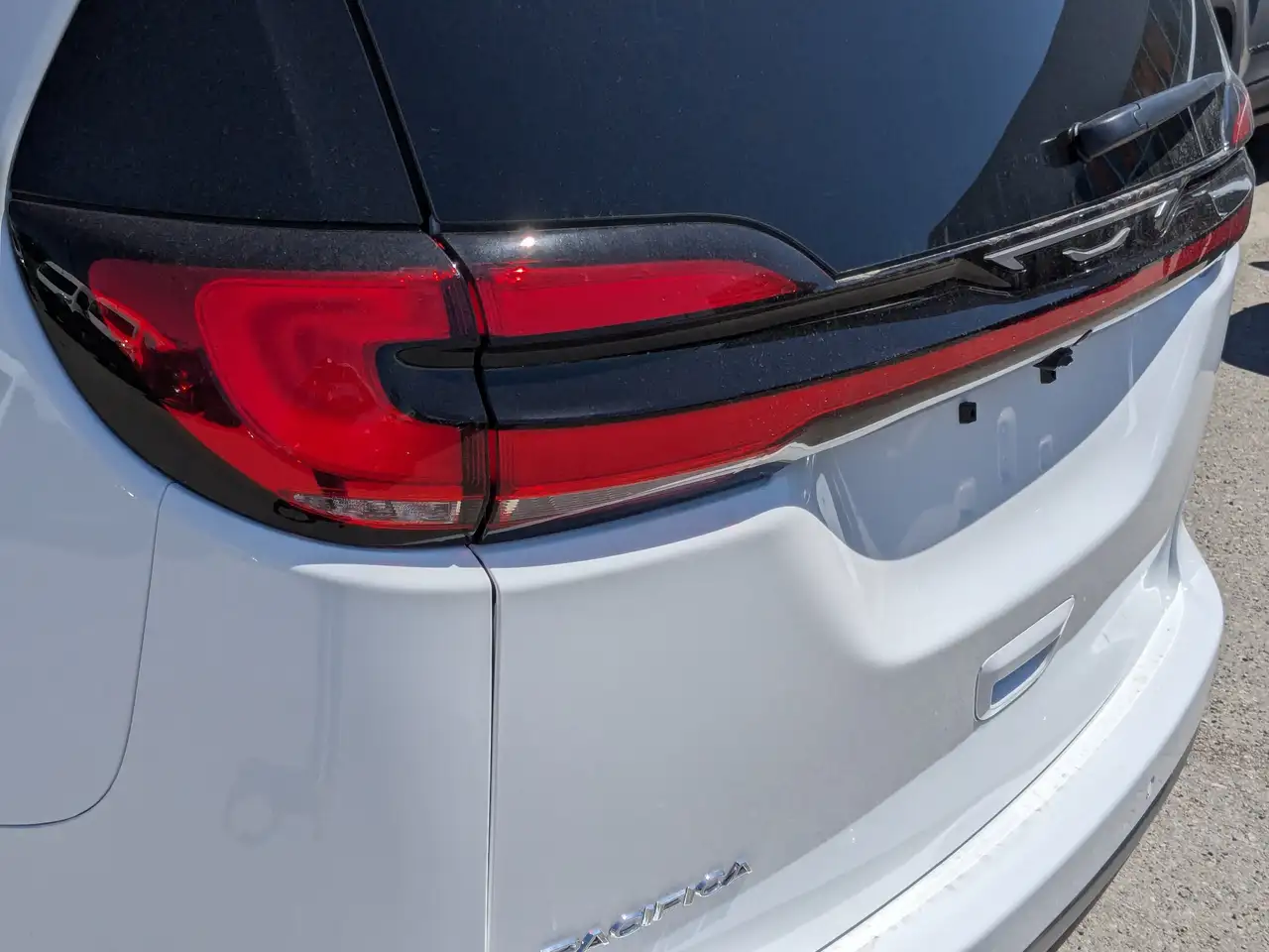 Chrysler Pacifica снимка Chrysler Pacifica
