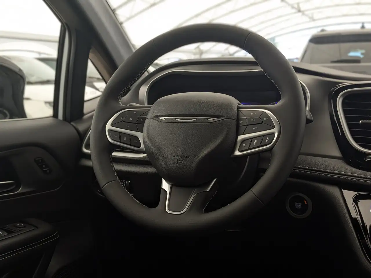 Chrysler Pacifica снимка Chrysler Pacifica