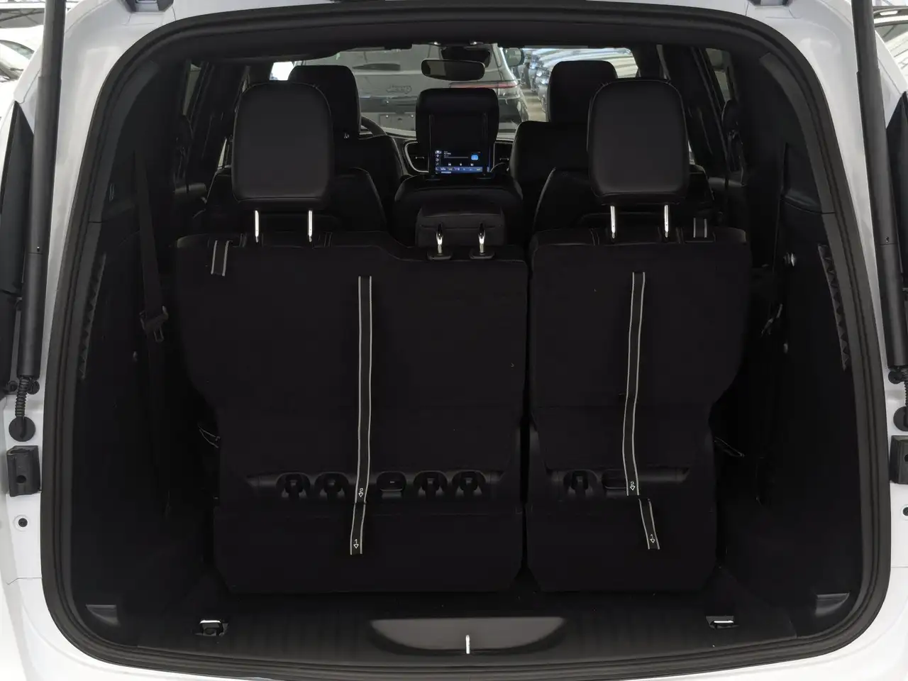 Chrysler Pacifica снимка Chrysler Pacifica