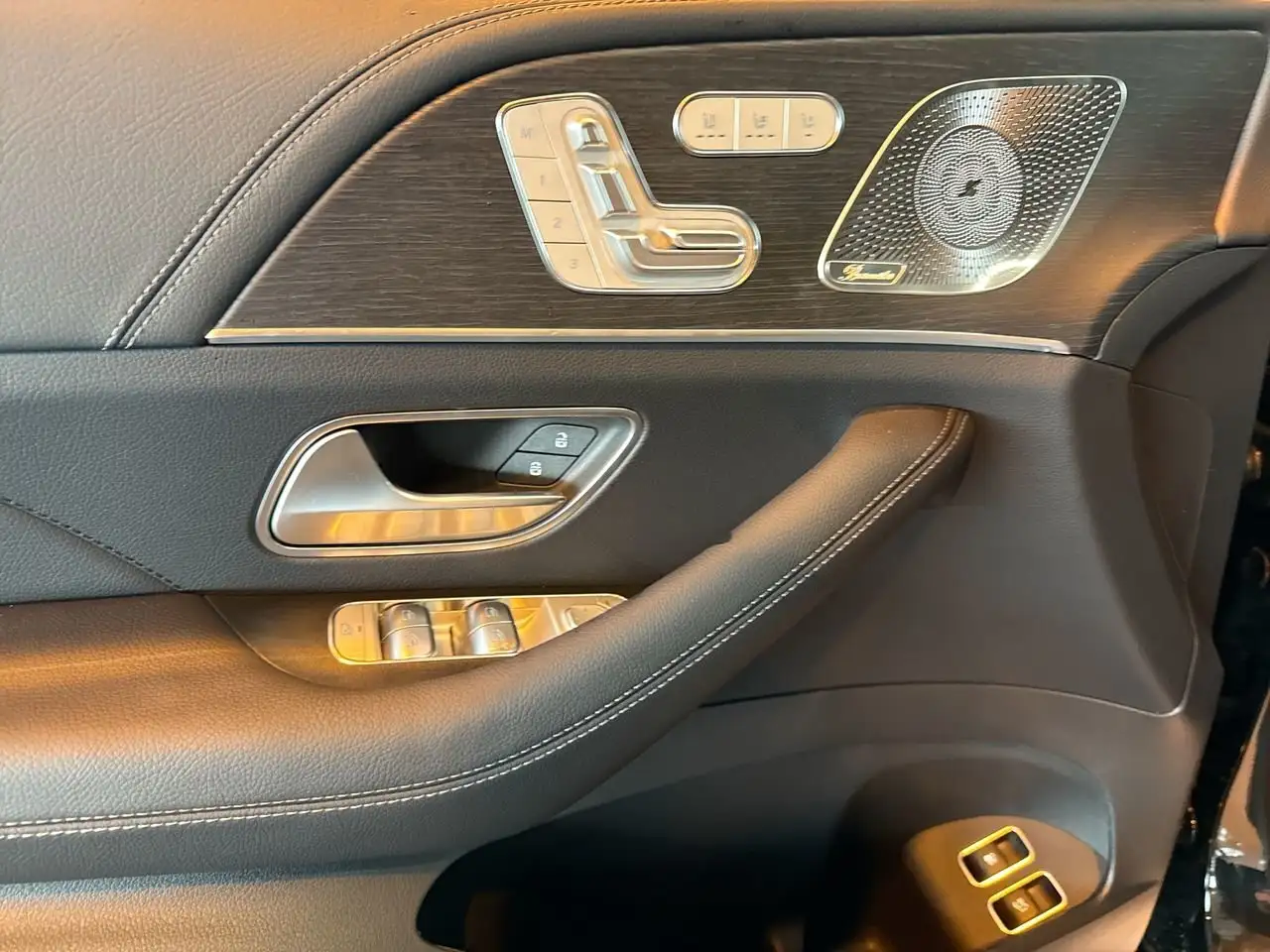 Mercedes-Benz GLE снимка Mercedes-Benz GLE