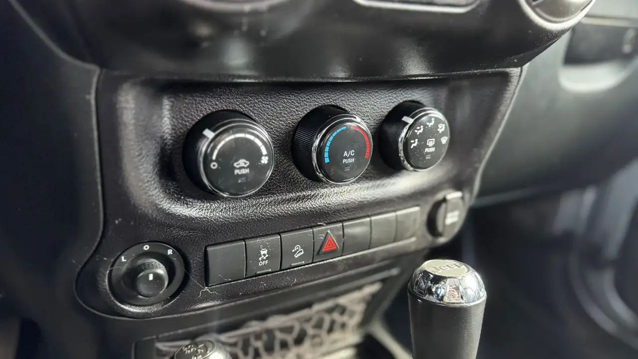 Jeep Wrangler снимка Jeep Wrangler