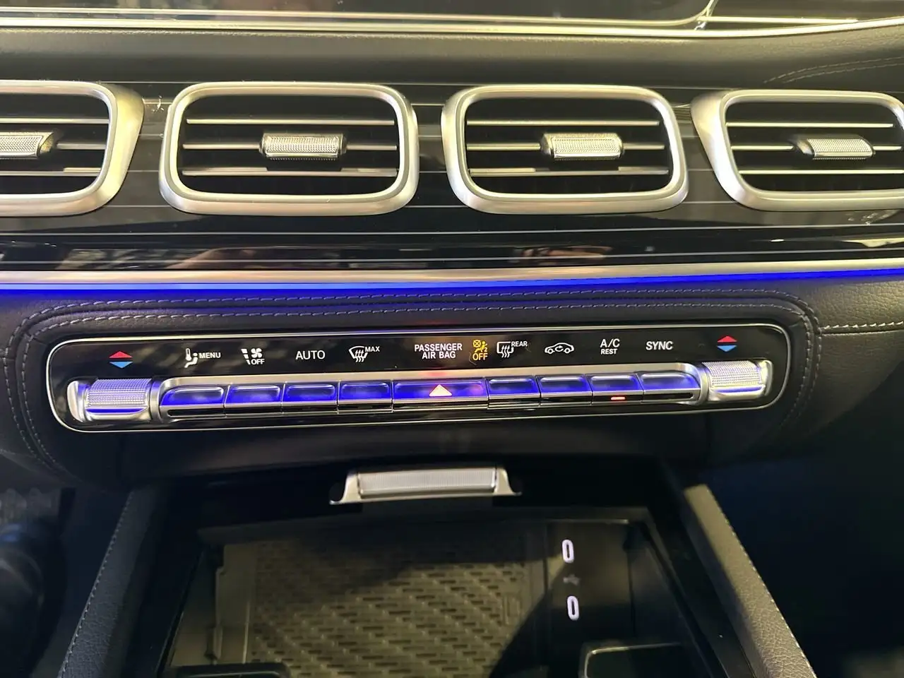 Mercedes-Benz GLE снимка Mercedes-Benz GLE