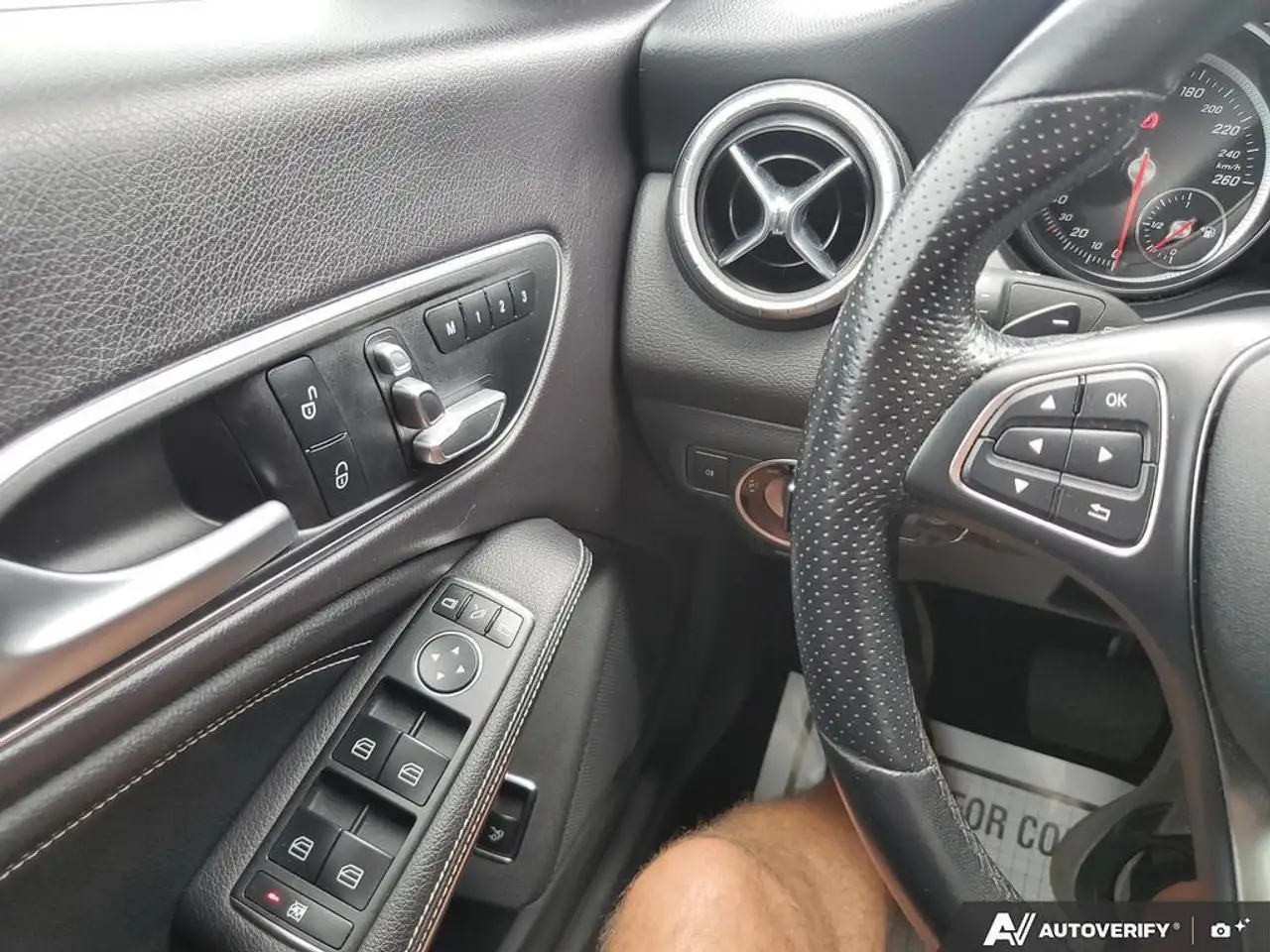 Mercedes-Benz CLA photo Mercedes-Benz CLA