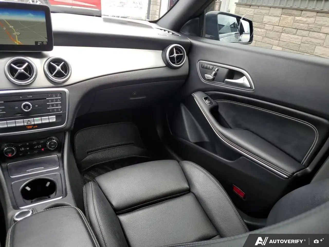 Mercedes-Benz CLA photo Mercedes-Benz CLA