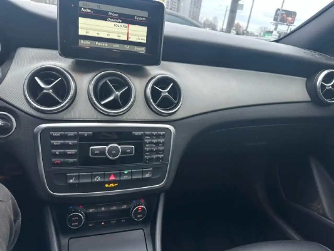 Mercedes-Benz CLA снимка Mercedes-Benz CLA