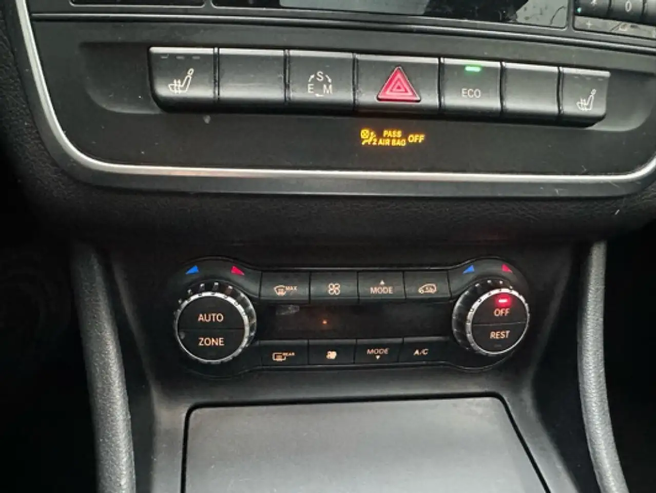 Mercedes-Benz CLA снимка Mercedes-Benz CLA