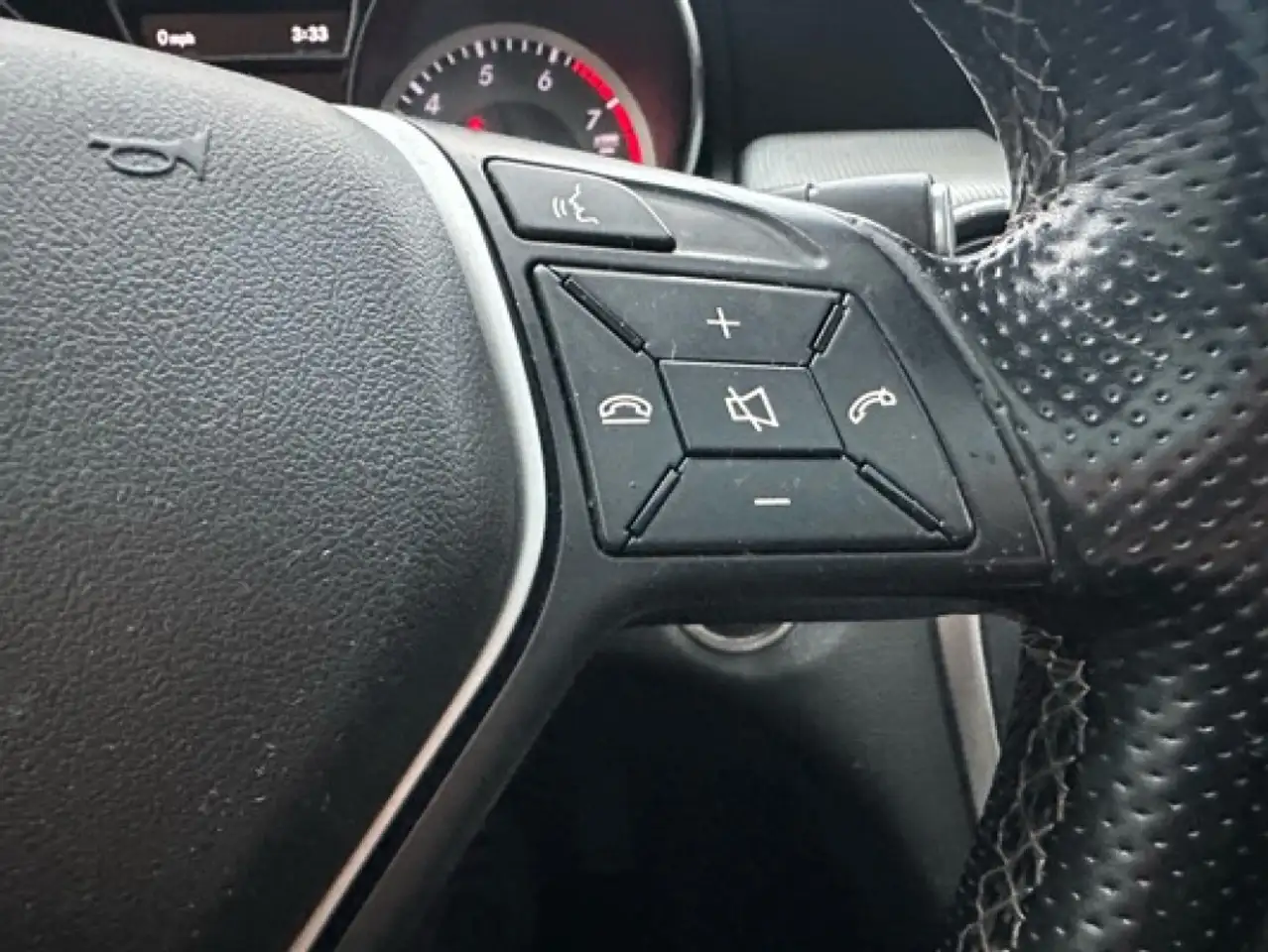 Mercedes-Benz CLA снимка Mercedes-Benz CLA