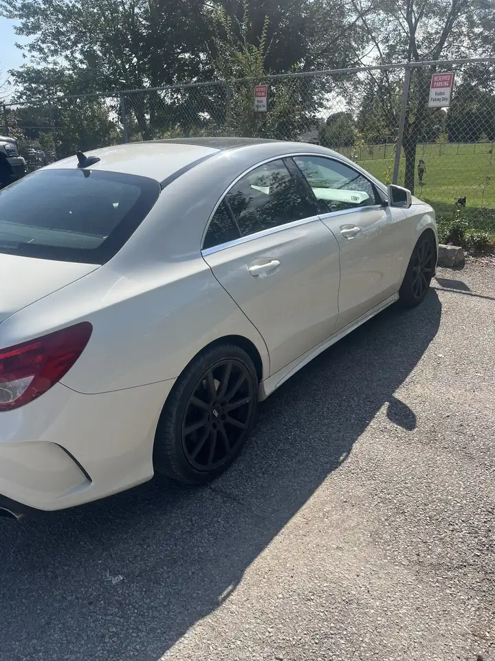 Mercedes-Benz CLA снимка Mercedes-Benz CLA