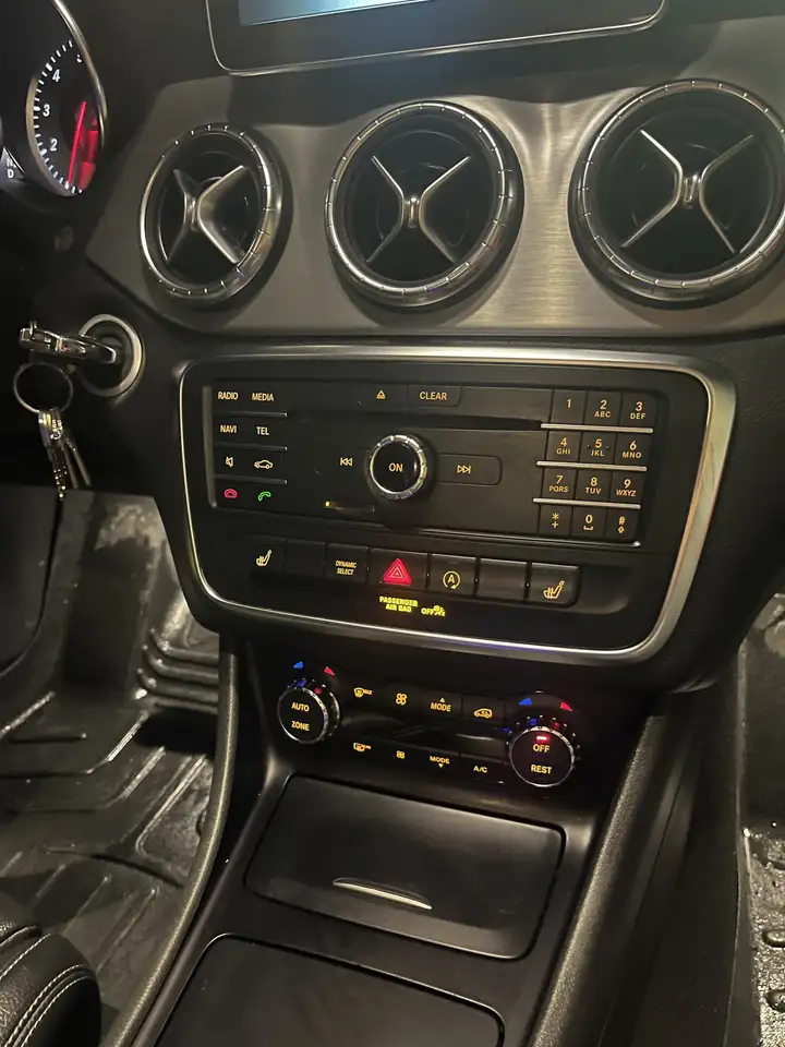 Mercedes-Benz CLA снимка Mercedes-Benz CLA
