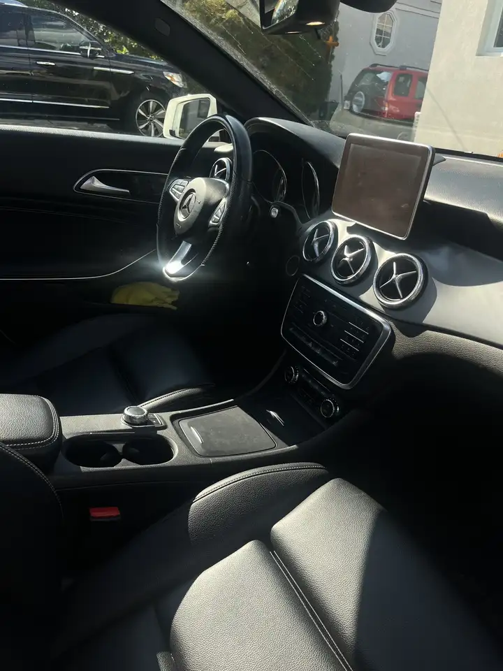 Mercedes-Benz CLA снимка Mercedes-Benz CLA