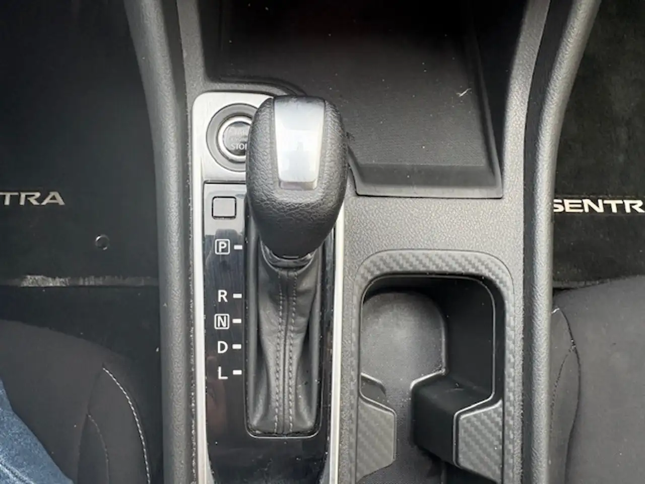 Nissan Sentra снимка Nissan Sentra