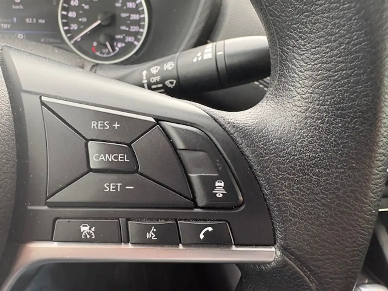 Nissan Sentra снимка Nissan Sentra