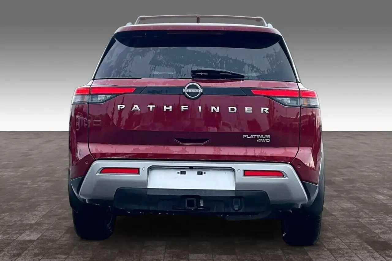 Nissan Pathfinder снимка Nissan Pathfinder
