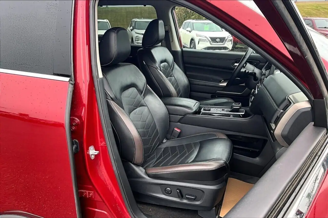 Nissan Pathfinder снимка Nissan Pathfinder