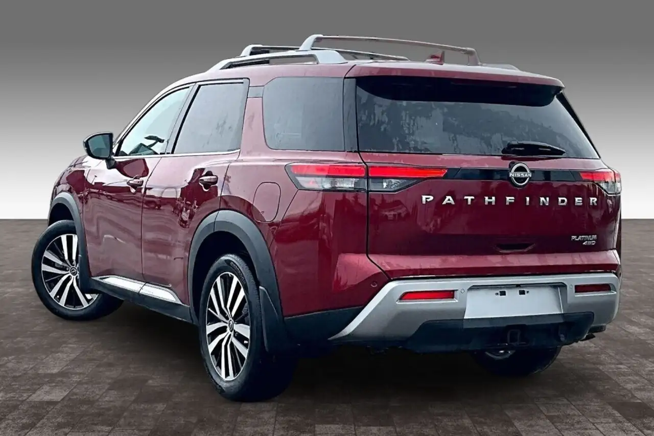 Nissan Pathfinder снимка Nissan Pathfinder