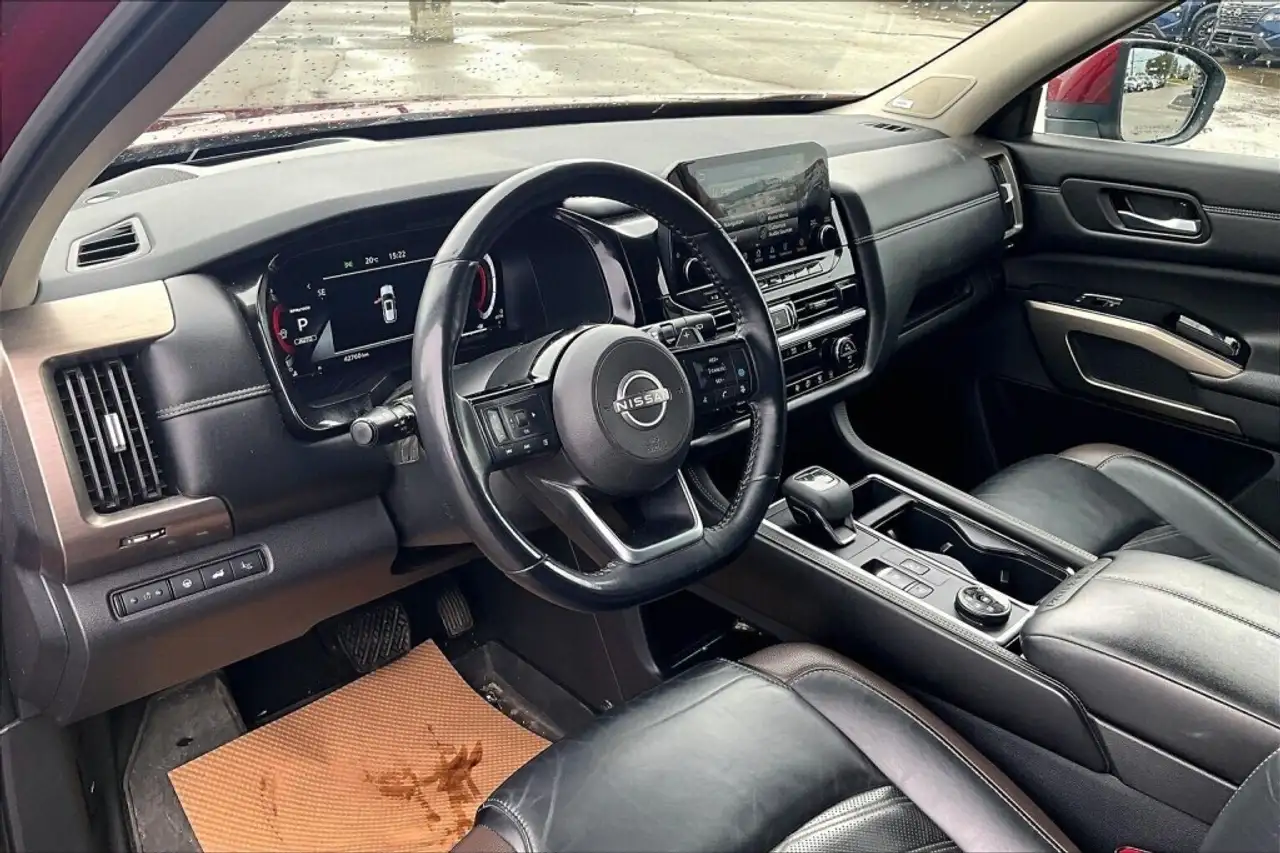 Nissan Pathfinder снимка Nissan Pathfinder