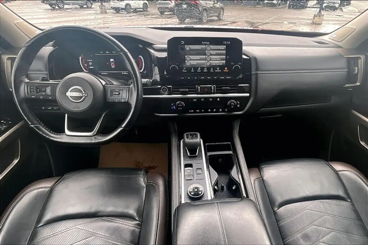 Nissan Pathfinder снимка Nissan Pathfinder