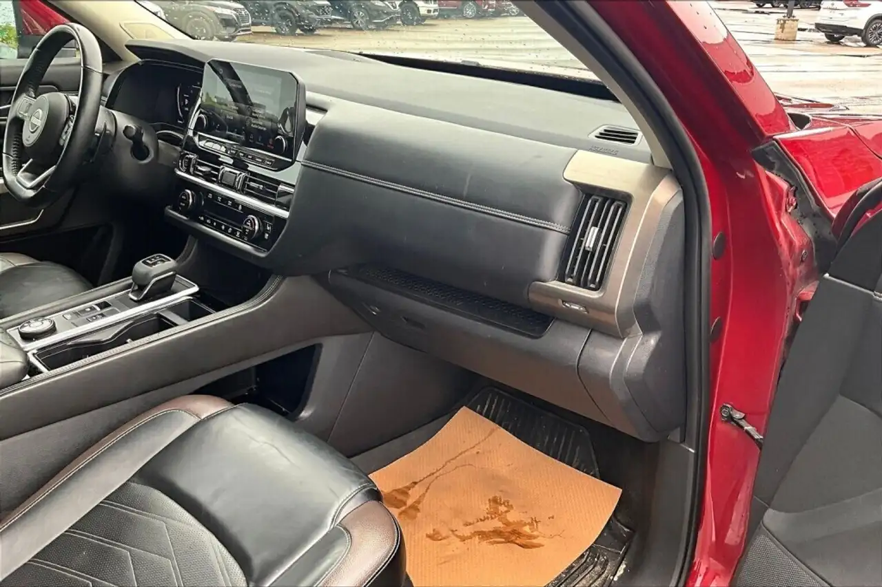 Nissan Pathfinder снимка Nissan Pathfinder