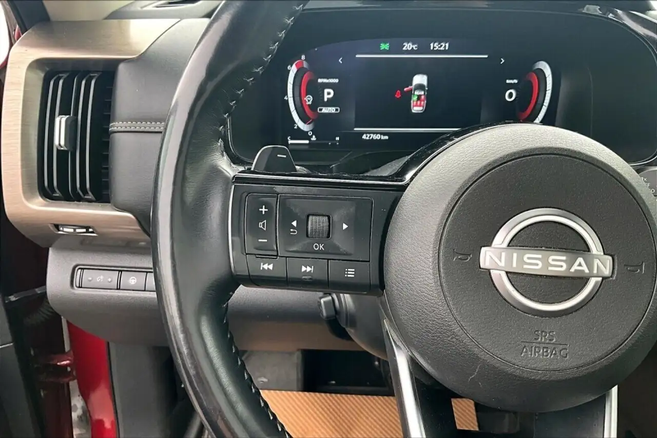 Nissan Pathfinder снимка Nissan Pathfinder