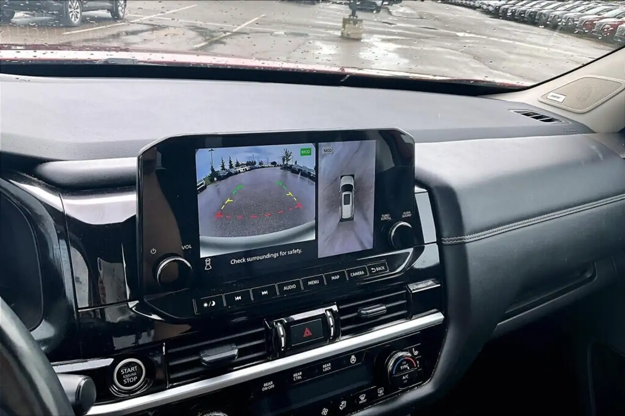 Nissan Pathfinder снимка Nissan Pathfinder