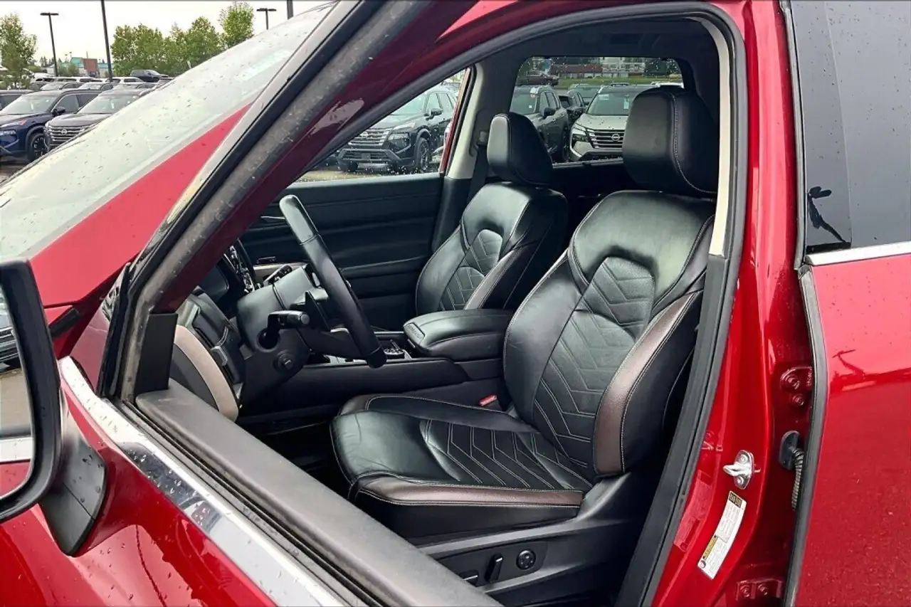 Nissan Pathfinder снимка Nissan Pathfinder