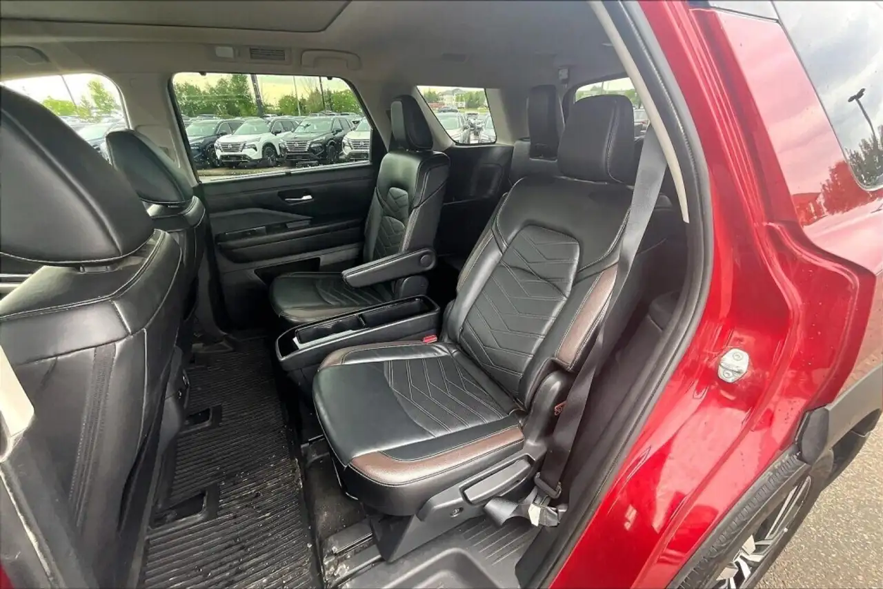 Nissan Pathfinder снимка Nissan Pathfinder