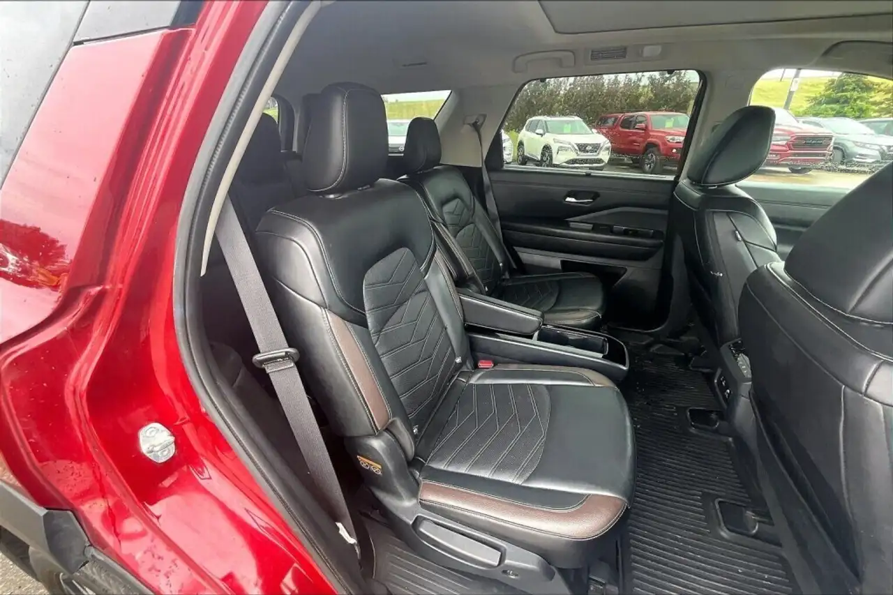 Nissan Pathfinder снимка Nissan Pathfinder