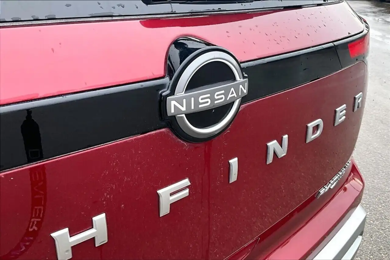 Nissan Pathfinder снимка Nissan Pathfinder