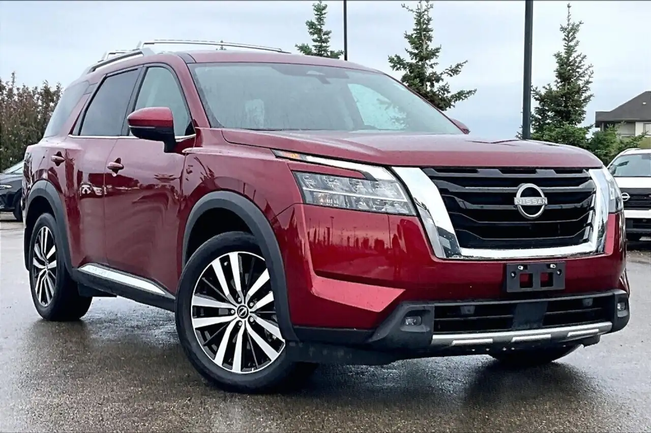 Nissan Pathfinder снимка Nissan Pathfinder