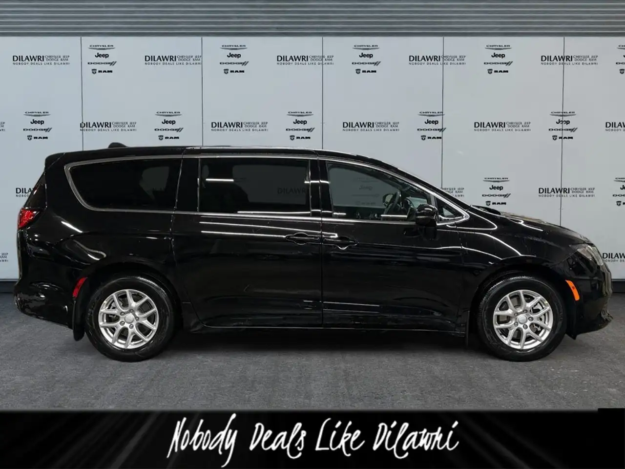 Chrysler Grand Caravan photo Chrysler Grand Caravan