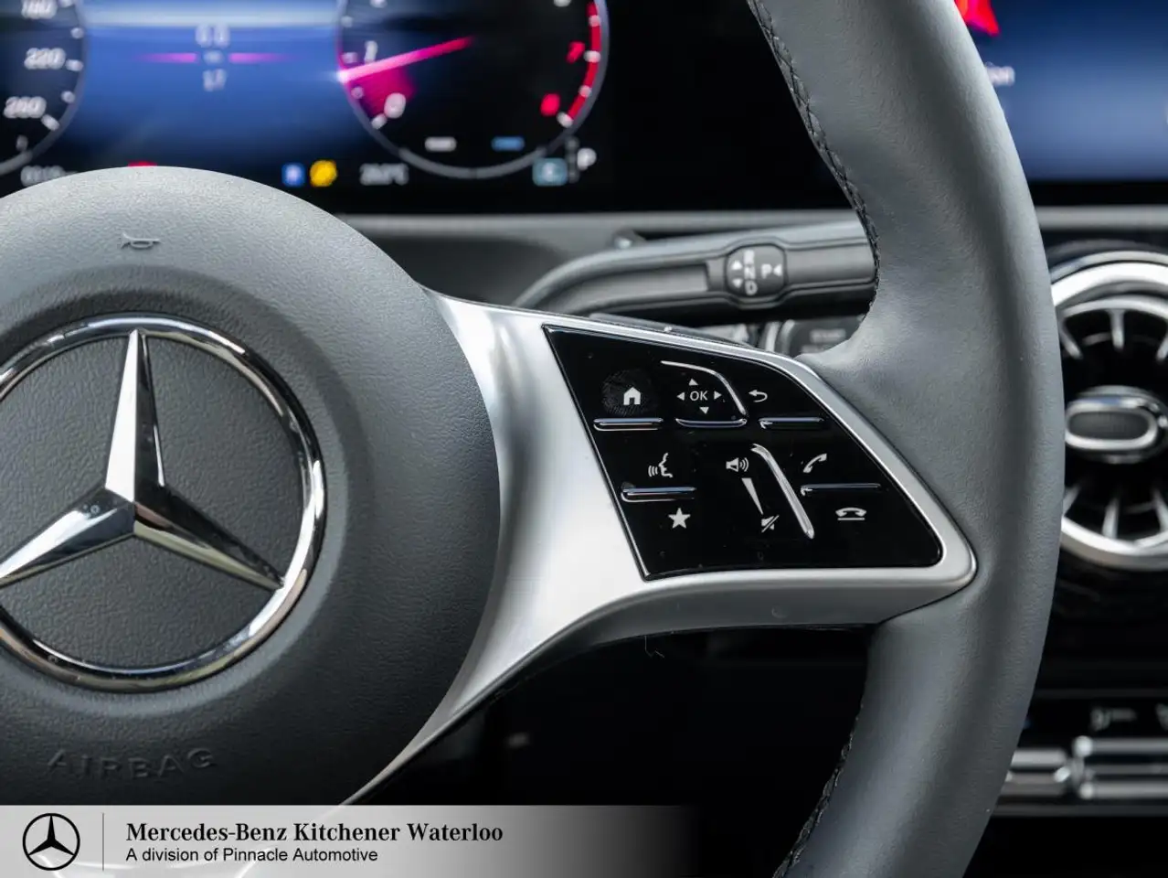 Mercedes-Benz CLA снимка Mercedes-Benz CLA