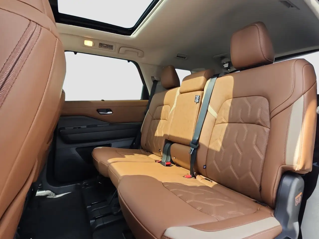 Nissan Pathfinder снимка Nissan Pathfinder