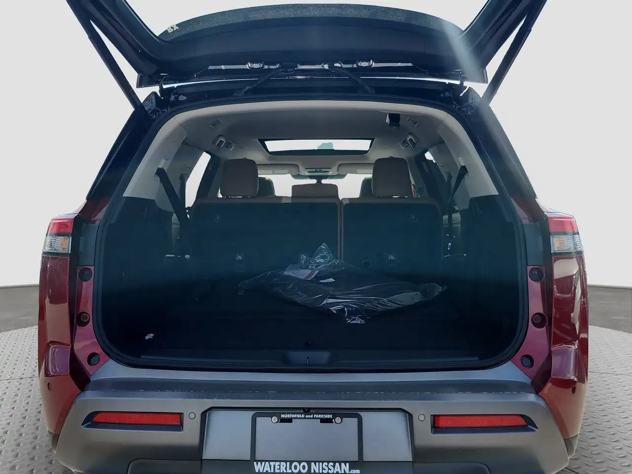 Nissan Pathfinder снимка Nissan Pathfinder