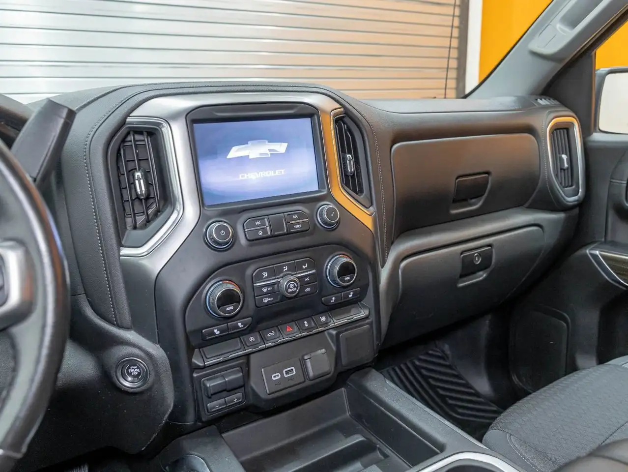 Chevrolet Silverado 1500 photo Chevrolet Silverado 1500