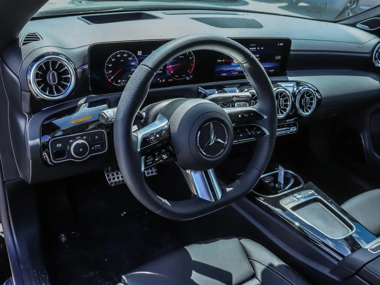 Mercedes-Benz CLA снимка Mercedes-Benz CLA