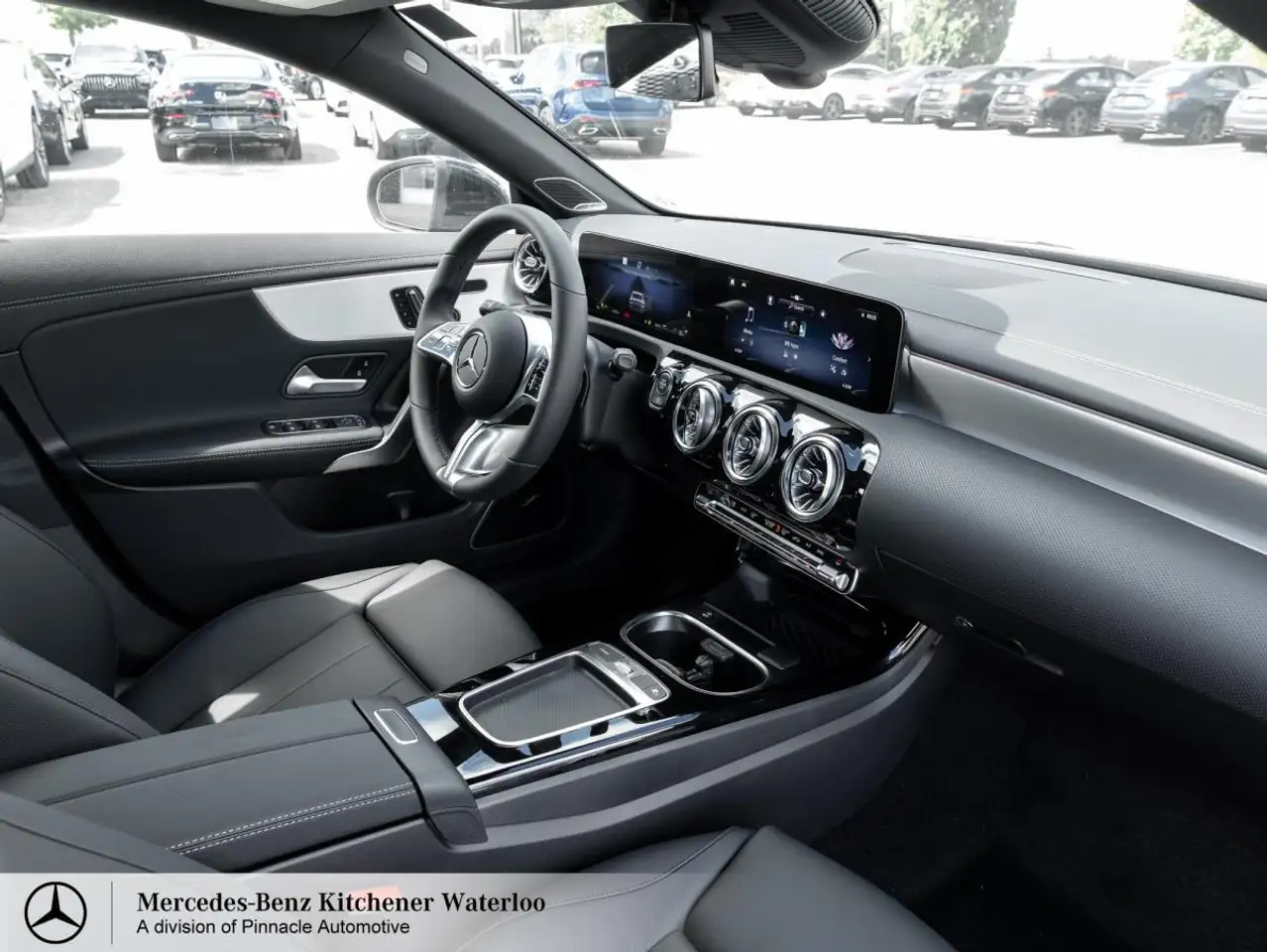 Mercedes-Benz CLA снимка Mercedes-Benz CLA