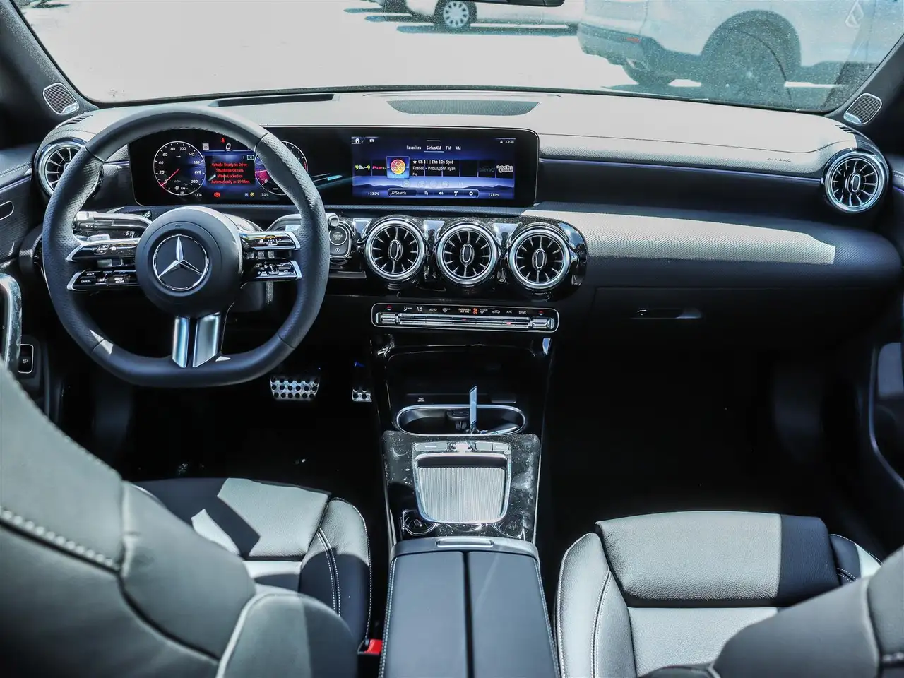 Mercedes-Benz CLA снимка Mercedes-Benz CLA