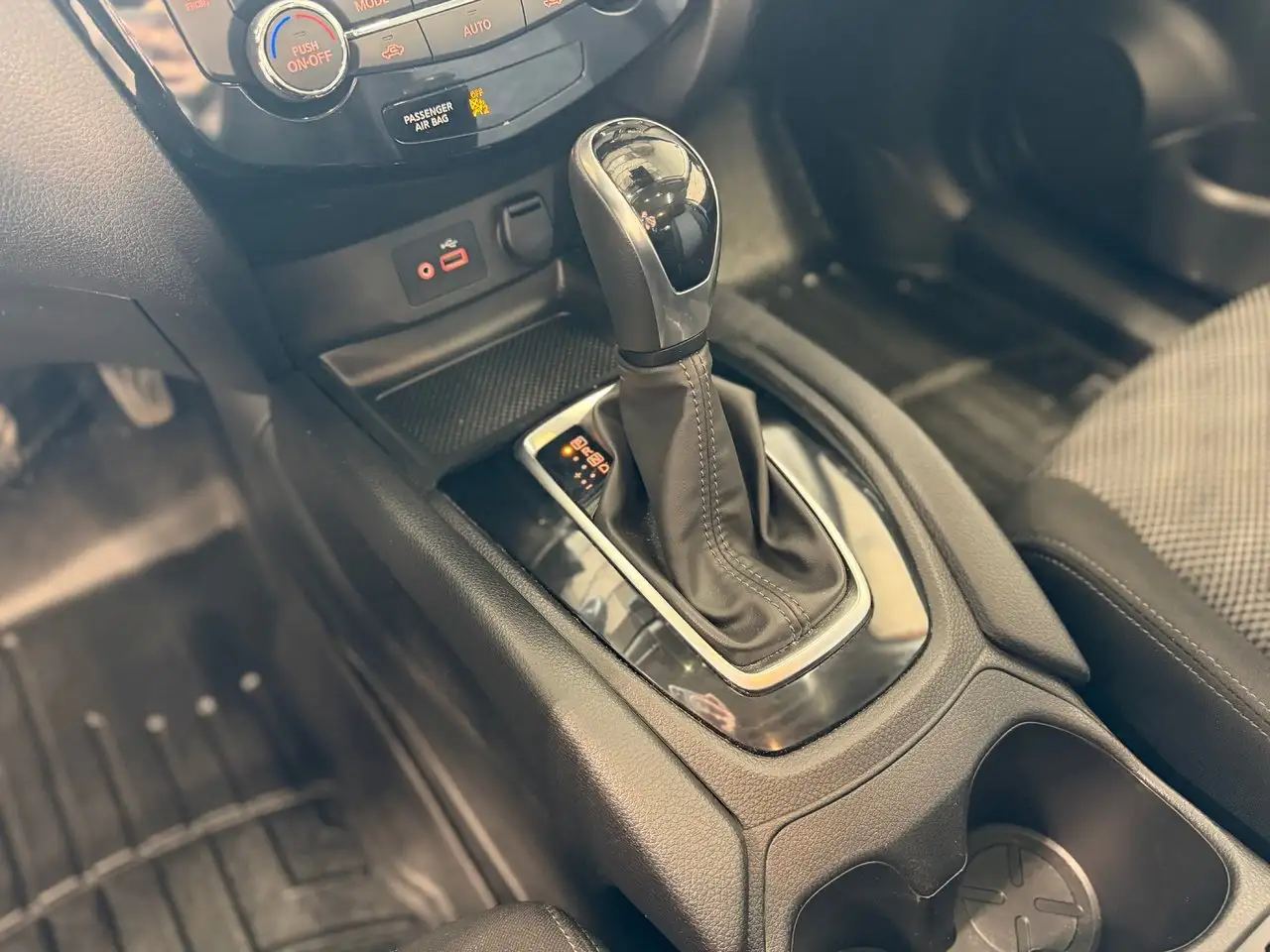 Nissan Qashqai снимка Nissan Qashqai