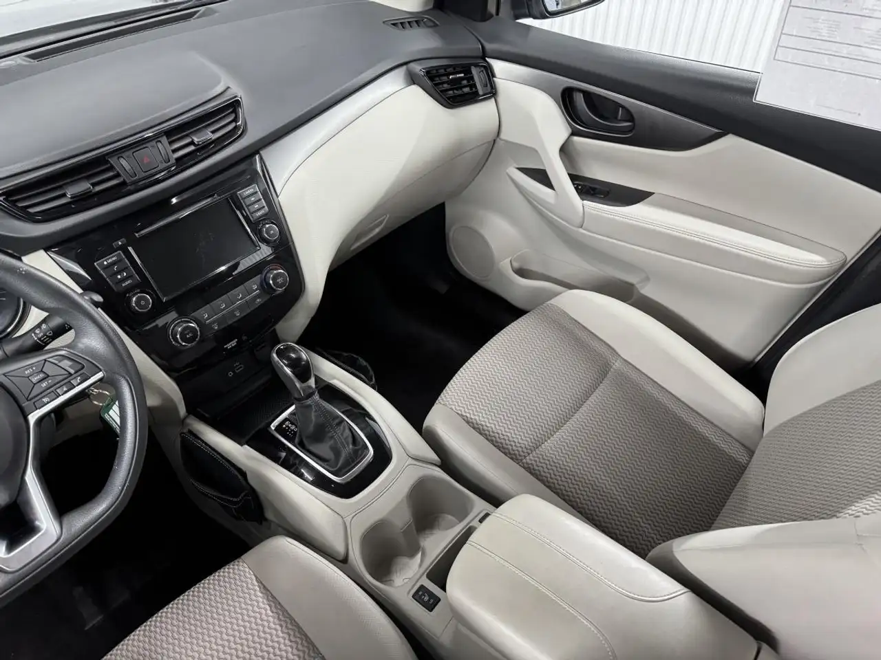 Nissan Qashqai снимка Nissan Qashqai