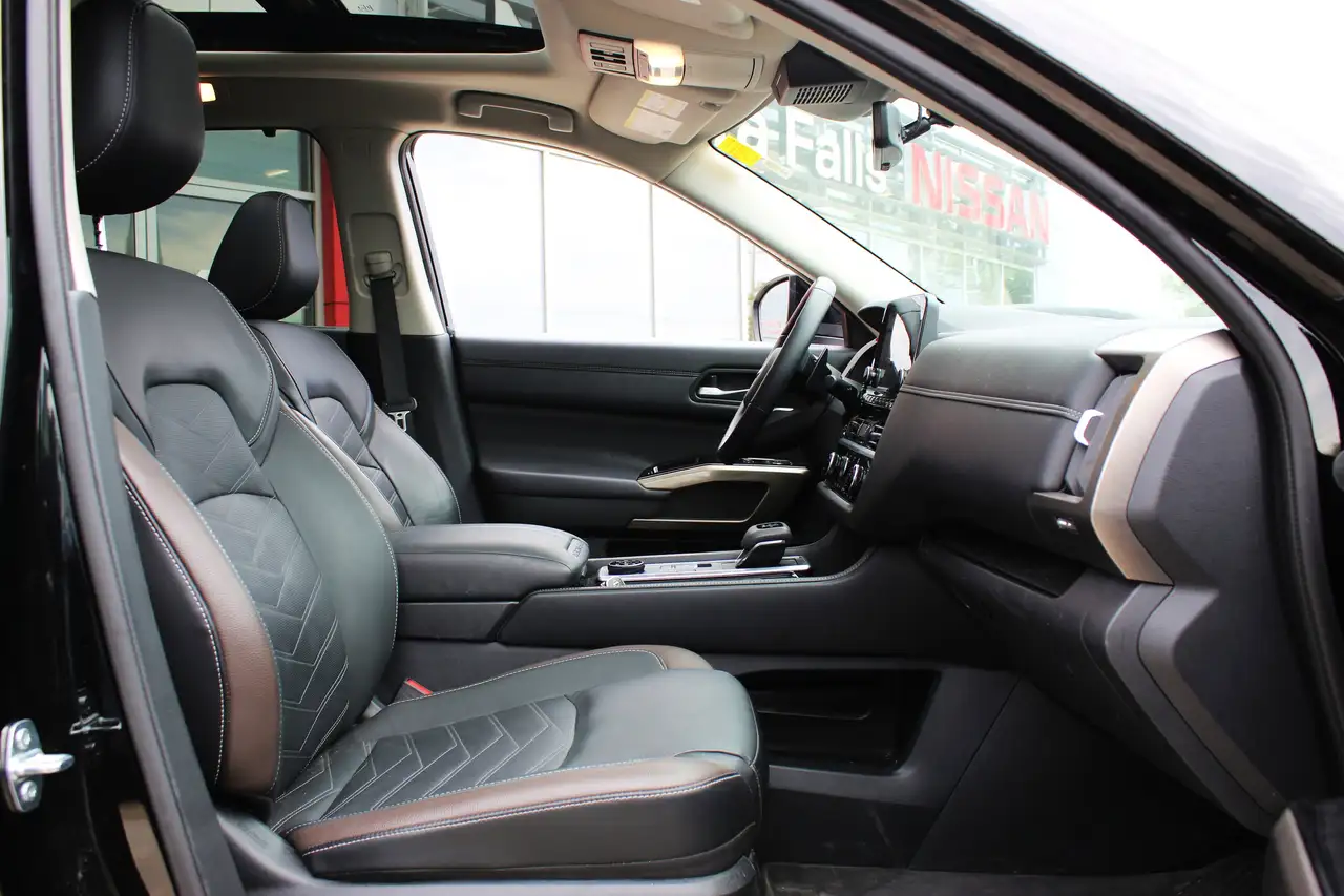 Nissan Pathfinder photo Nissan Pathfinder