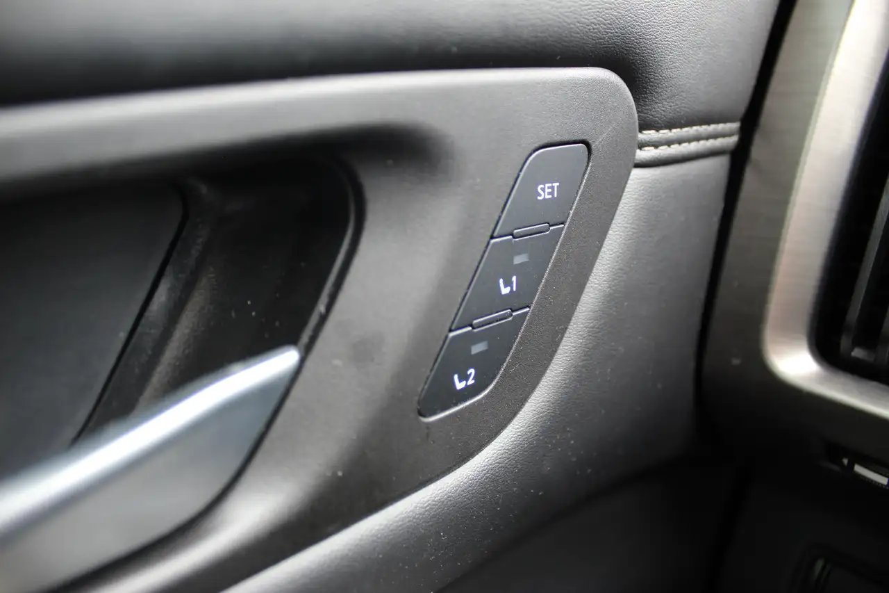 Nissan Pathfinder photo Nissan Pathfinder