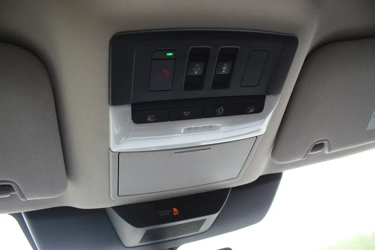 Nissan Pathfinder photo Nissan Pathfinder