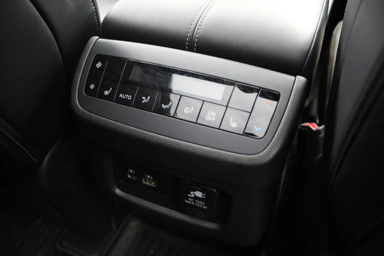 Nissan Pathfinder photo Nissan Pathfinder